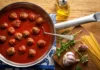 Meatballs in tomato sauce