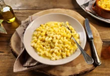 Mac and cheese cooked solely in a pan