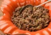 Minced meat flavored with cinnamon